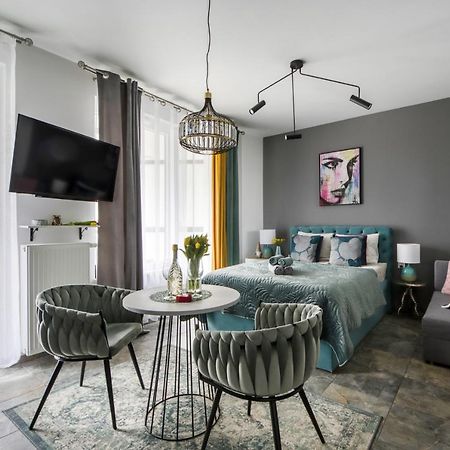 Mini Apartamenty Deluxe Metro Park Krzemieniecka Warschau Exterior foto
