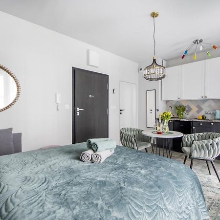 Mini Apartamenty Deluxe Metro Park Krzemieniecka Warschau Exterior foto