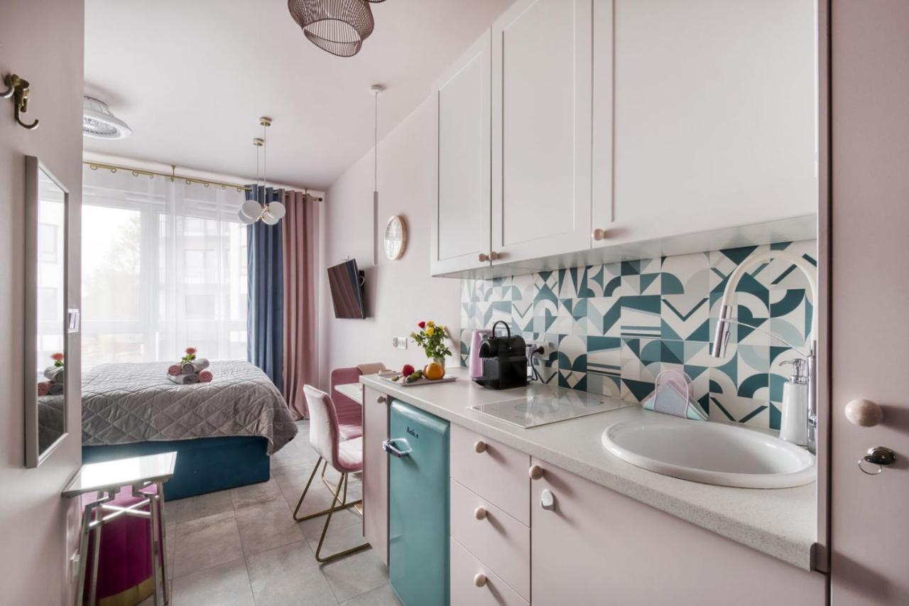 Mini Apartamenty Deluxe Metro Park Krzemieniecka Warschau Exterior foto