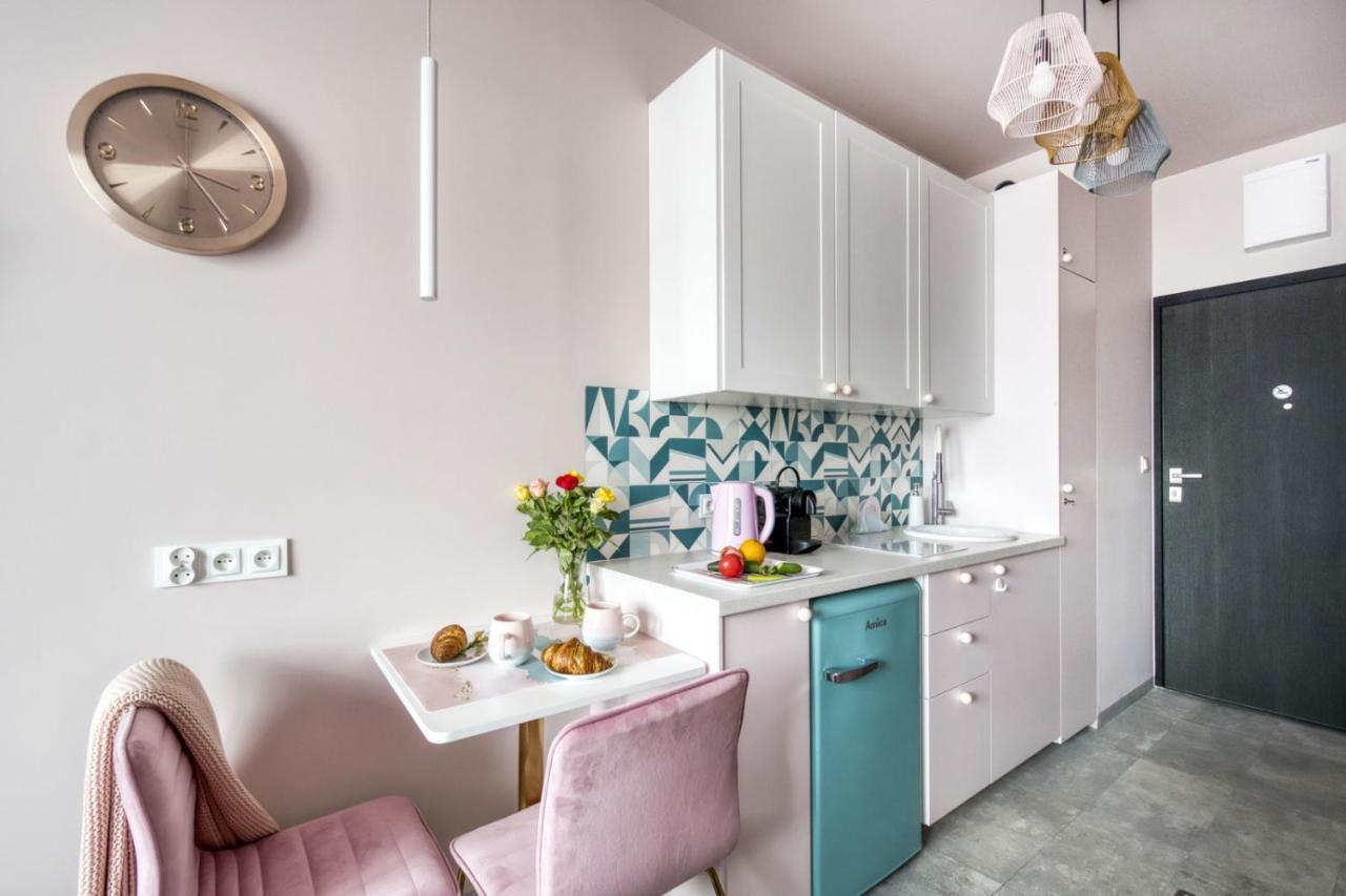 Mini Apartamenty Deluxe Metro Park Krzemieniecka Warschau Exterior foto