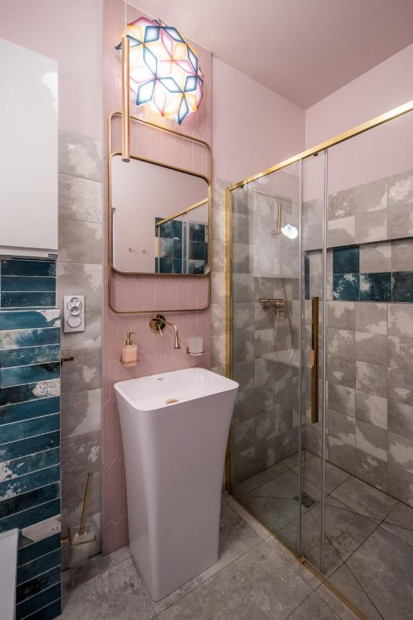 Mini Apartamenty Deluxe Metro Park Krzemieniecka Warschau Exterior foto